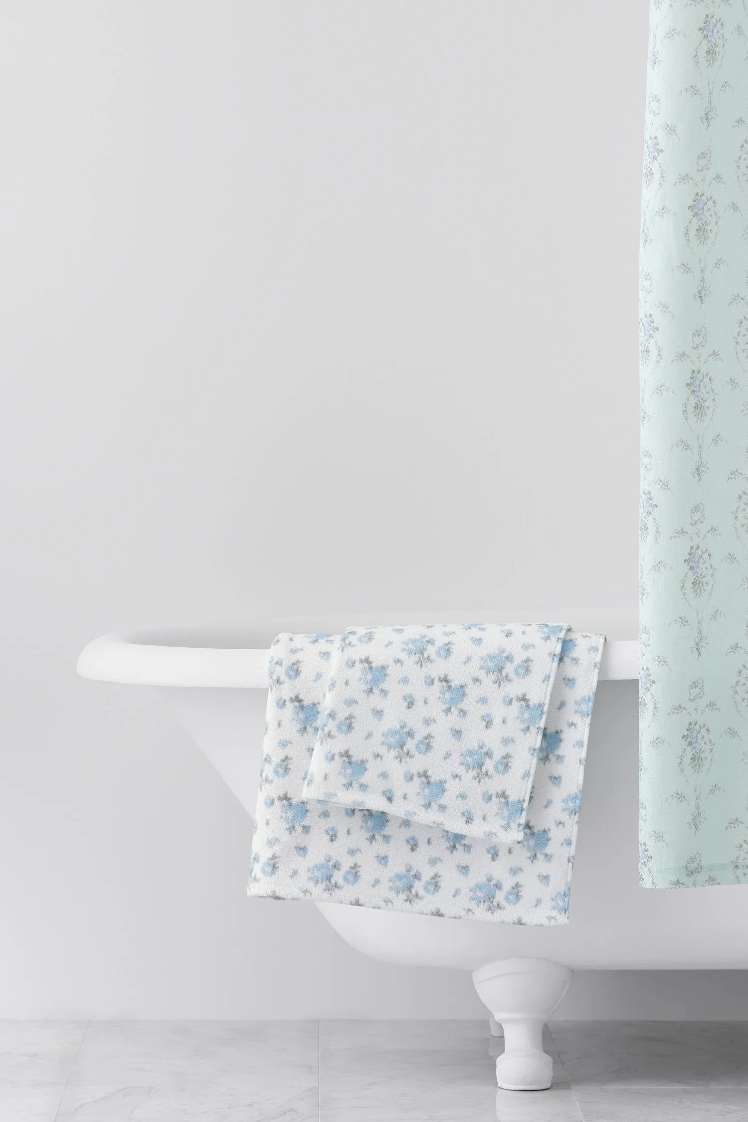 Cotton Bath Towel in Bow Print
